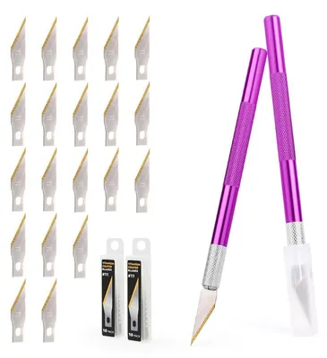 Image de Deux couteaux de découpe, avec 20 lames de rechange, revêtus de titane, de couleur violette, de forme crayon, avec un manche en aluminium