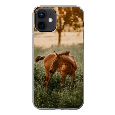 Produktbild von MuchoWow® Handyhülle Schutzhülle Hülle für iPhone 12 Pferd - Gras - Baum Silikon Softcase Handy Hülle - Schutzhülle