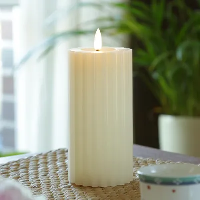 Produktbild von LED Kerze LIV - gerillt - Echtwachs - warmweiße 3D Flamme - H: 17,5cm - D: 7,5cm - Timer - creme