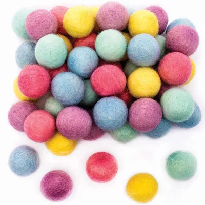Productafbeelding van Baker Ross Pastelkleurige vilten ballen - 50 stuks, knutselmateriaal voor kinderen in de vroege leeftijd