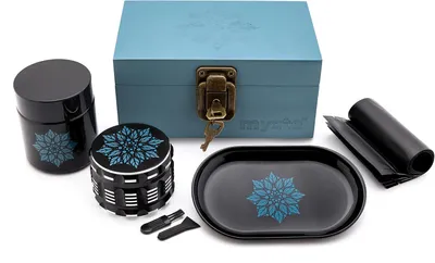 Productafbeelding van BLUE MANDALA stash box met accessoires, grote grinder 63 mm, geurbestendige set, afsluitbare combo kit, rolling tray set, premium stash box