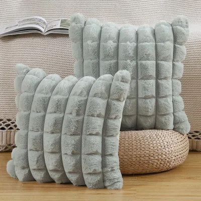 Immagine prodotto di Set di 2 federe per cuscini in ecopelliccia, a righe, color grigio chiaro, 40 x 40 cm