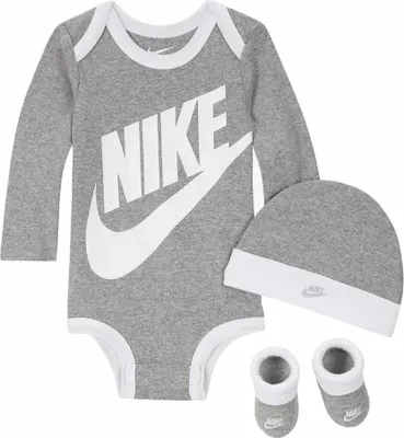 Immagine prodotto di Body a maniche lunghe, cappello e scarpine Nike per neonati, set da 3 pezzi