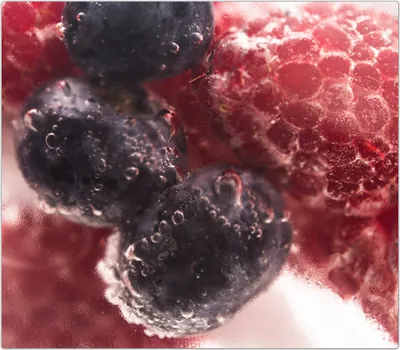 Produktbild von Spritzschutz Herdabdeckplatte Schneidebrett aus Glas Gefrorene Beeren mit Tropfen 1-Teilig (60x52cm)