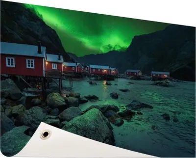 Produktbild von Gartenposter - 120x80 cm - Nordlichter über dem Dorf Fotoabzug  - Modernes Wandbilder - Natur