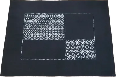 Produktbild von Olympus Hitomezashi Sashiko Stickpackung "Tischset", Stoff bedruckt, 33x43cm, Original aus Japan