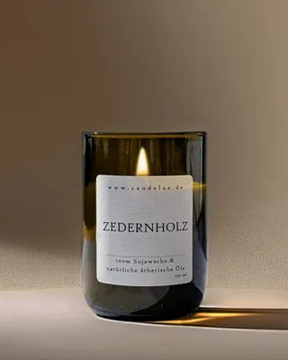 Obrázek produktu pro Vonná svícka z cedrového dreva - rucne vyrábená svícka ze sójového vosku - 250