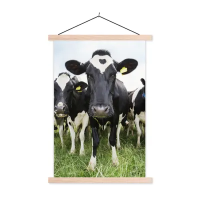 Produktbild von MuchoWow® Textilposter Kühe - Gras - Frühling - Tiere - Wiese - Bauernhof 60x90 cm mit holzfarbenen Rahmen - Textil