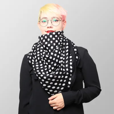 Produktbild von Baumwolltuch mit Rockabella Polka Dot Muster in Schwarz Weiß