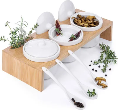 Produktbild von Edles Gewürze & Dressing-Set aus Porzellan mit Bambus-Tablett, 3 Gewürzdosen mit Deckel & Löffel, 30x13x6 cm, Elegante Menage für Küche