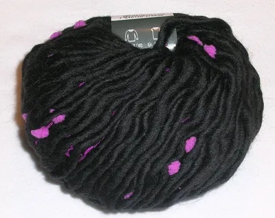 Produktbild von PUNTI, noppiges Schurwollgarn  von Schulana - schwarz (500) - ca. 48m /50g