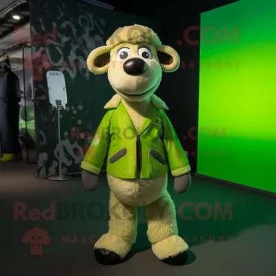 Produktbild von Limettengrüner REDBROKOLY Schaf Maskottchen Kostüm charakter bekleidet mit einer Lederjacke und Krawatten