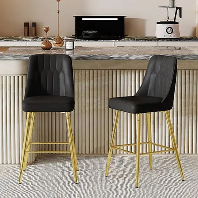 Produktbild von 2er-Set Barhocker, Höhe 100 cm, schwarzes Kunstleder mit goldfarbenem Metallgestell und komfortabler Fußraste