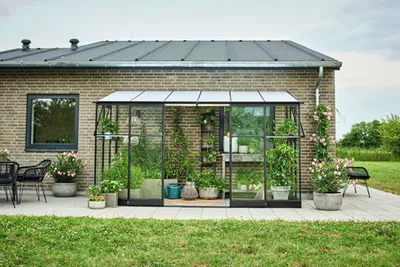 Produktbild von Anlehngewächshaus Halls Qube Lean-To 612 Sicherheitsglas 3 mm 188 x 374 cm schwarz