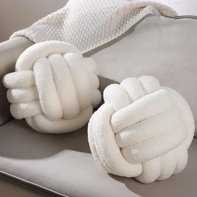 Produktbild von Famanu Dekokissen 2er Set - Runde 28 cm Plüschkissen in Beige