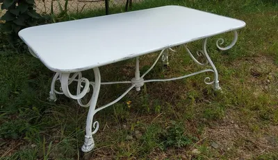 Produktbild von Casa Padrino Gartentisch aus Schmiedeeisen - verschiedene Farben - 120 cm x 70 cm x H45 cm - Luxus Gartenmöbel