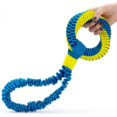 Produktbild von Zerrspielzeug Hund mit Stoßdämpfer 43x15 cm, Ring mit Schlaufe, robust