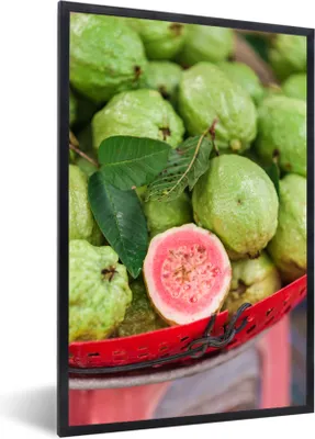 Produktbild von MuchoWow® Gerahmtes Poster Guave auf einer Theke in einem alten asiatischen Markt 20x30 cm - Poster mit Schwarzem Bilderrahmen Wandposter Rahmen Foto Bilder - Drucken - Bilder Poster im Rahmen