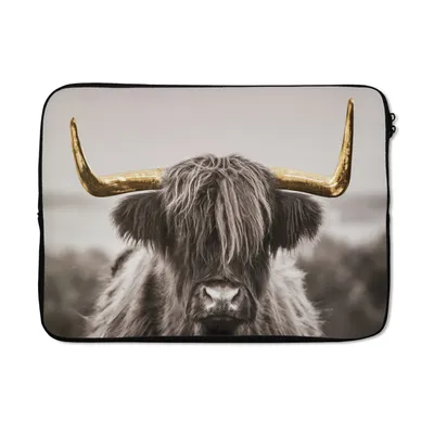 Produktbild von MuchoWow® Laptop Hülle 13 Zoll Schottischer Highlander - Gold - Schwarz - Weiß Laptoptasche - Laptophülle - Sleeve - Rundumschutz