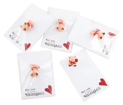 Produktbild von 5 kleine Gastgeschenke verpackt süße Glücksschweinchen 2,5 cm Kleeblatt Hufeisen Herz rot Mini-Geschenk Gäste Silvester Geburtstag Tischdeko Glücksschwein Glück Symbol Hochzeit Tisch-Deko5 Stück