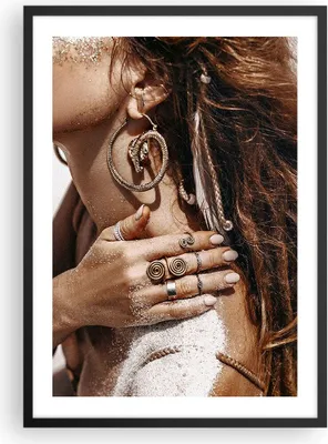 Produktbild von Gerahmtes Poster - Schwarzer Rahmen - Sand Frau Schmuck - 50x70 cm - Wand Bild - Wanddeko - Wandbilder - Kunstposter - Wandposter - Bilderrahmen - Bilder - Kunstdruck - P2BPA50x70-4802