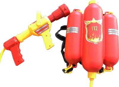 Produktbild von Idena 8040009 - Feuerwehr Wasserspritze, Größe ca. 40 cm, mit verstellbarer Düse, Wassertank und Schultergurt, Wasserschlacht, Sommer, Gartenparty, Wasserspritzpistole, Wasserkanone, Wasserpistole