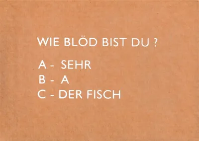Produktbild von Pappcard-Postkarte "Wie blöd bist Du? A - Sehr, B - A, C - Der Fisch"