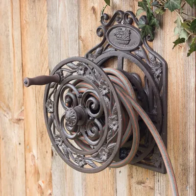 Produktbild von Antiker Gartenschlauchhalter, Schlauchrolle aus Gusseisen, Landhausstil
