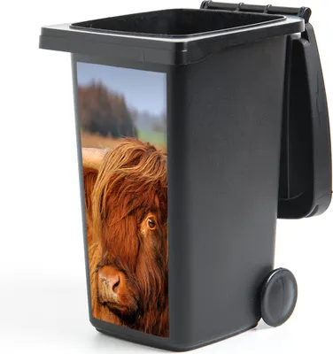 Produktbild von MuchoWow® Mülltonnenaufkleber Schottischer Highlander - Gras - Baum 44x98 cm - Containeraufkleber - Aufkleber - Mülltonnen-Aufkleber