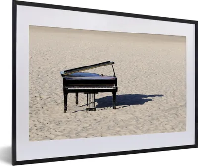 Produktbild von MuchoWow® Gerahmtes Poster Ein Klavier am Strand 60x40 cm - Poster mit Schwarzem Bilderrahmen Wandposter Rahmen Foto Bilder - Schlafzimmer - Plakat in Rahmen - Drucken