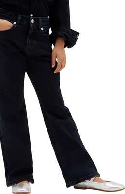 Immagine prodotto di Jeans da bambina Calvin Klein, modello Andrew, colore blu lavato, vestibilità a gamba svasata, nero (blu scuro)