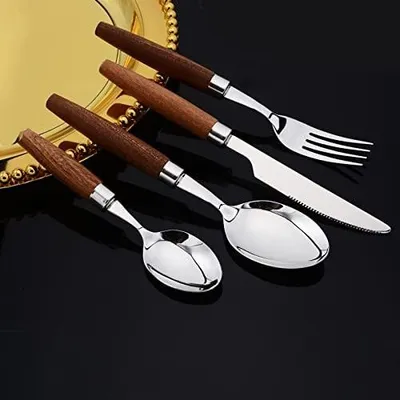 Produktbild von Ein 4-teiliges Besteck-Set aus Edelstahl mit Holzgriffen