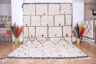 Produktbild von Unyqoos® Beni Ourain handgeknoteter Berber-Teppich 300 x 200 cm – 100% Wolle, helles Elfenbein mit fluorähnlichen Punkten, Fransen