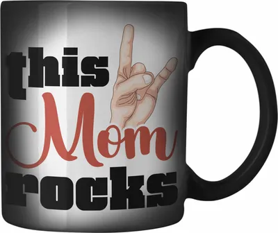 Produktbild von Trendation - This Mom Rocks Lustige Farbwechsel Zauber-Tasse Mama Rockn Roll Geschenkidee (Schwarz)