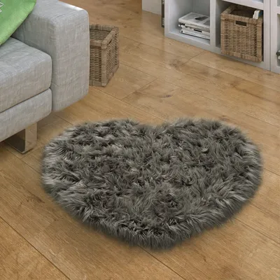 Produktbild von Kunstfell Fellteppich Imitat Sitzkissen Herzform Rund Versch. Formen Dunkelgrau Grösse 80x75 cm Herz-Form
