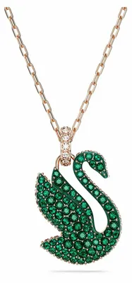 Immagine prodotto di Swarovski: ciondolo a forma di cigno da donna, con cristalli verdi e catena in oro rosa. Modello: 5650067