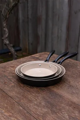 Obrázek produktu pro Hrnec na pánvi od Mateusze Gesslera, černý, z hliníku, průměr 24 cm