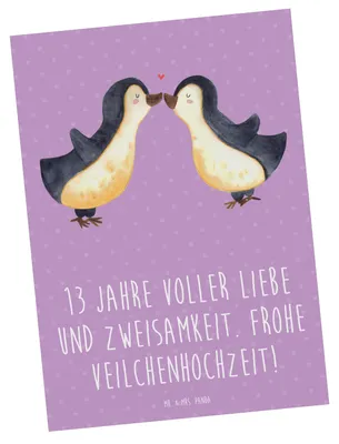 Produktbild von Mr. & Mrs. Panda Postkarte 13. Hochzeitstag Veilchenhochzeit - Lavendeltraum - Geschenk, kunstkarte, Hochzeit, Postkarten, Jubiläum, feiern, Verbundenheit, Heirat, Treue