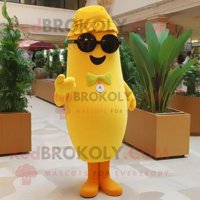Immagine prodotto di Personaggio in costume mascotte REDBROKOLY Carota gialla vestito con un maxi abito e occhiali da sole
