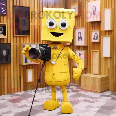 Immagine prodotto di Personaggio del costume della mascotte REDBROKOLY della fotocamera gialla vestito con un pagliaccetto e cravatte