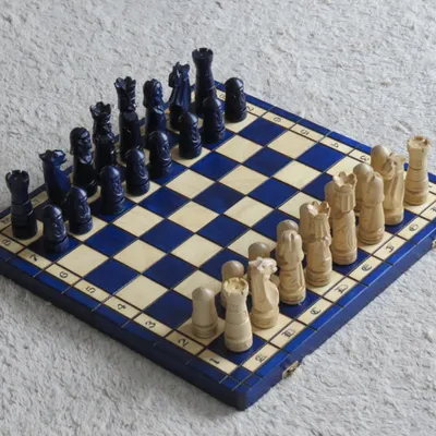 Produktbild von Edles grosses Schach Schachspiel 50 x 50 cm HANDGESCHNITZT NEU Holz blau