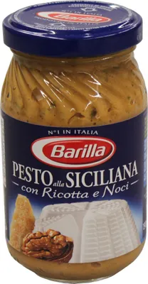 A jar of Barilla Pesto alla Siciliana with Ricotta e Noci.