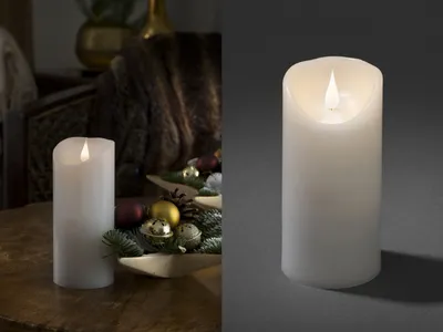 Produktbild von Konstsmide 1832-100 LED Echtwachskerze, weiß, mit 3D Flamme, Ø 7,5 cm, Höhe: 17,5 cm , mit 4h und 8h Timer, warm weiße Dioden, batteriebetrieben, Innen, 2 x C 1.5V (exkl.)