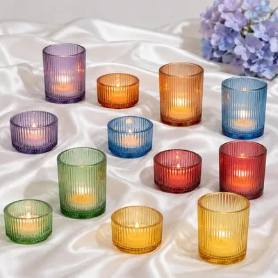 Produktbild von Glasbehälter für Teelichter in verschiedenen Farben: 12 Stück gerillte Glasbehälter für Teelichter, 6 Farben, Tischdekoration für Hochzeiten