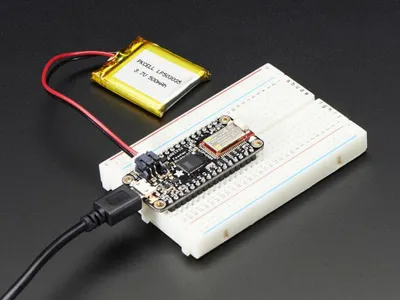 Produktbild von Adafruit Feather 32u4 Bluefruit LE, montiert