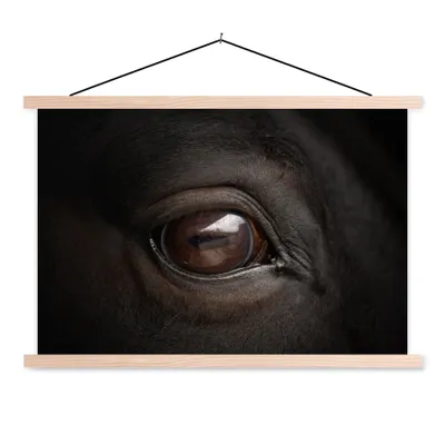 Produktbild von MuchoWow® Textilposter Nahaufnahme eines Pferdeauges 60x40 cm mit holzfarbenen Rahmen - Bilder