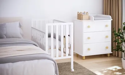 Produktbild von ZEE BAMBI Weiß Beistellbett Baby mit Rollen 100x50 cm Tragbar Babybett Verstellbarer Stubenwagen Kinder Bett 3-fach Höhenverstellbar