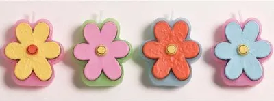 Produktbild von 4 Kerzen in Form von bunten Blumen
