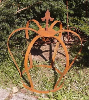 Produktbild von Edelrost Krone bauchig mit Lilienspitze 54 x 50 cm