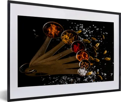 Produktbild von MuchoWow® MuchoWow® Gerahmtes Poster Gewürze - Löffel - Salz - Gewürze - Schwarz 60x40 cm - Poster mit zchwarzem Bilderrahmen - Schlafzimmer - Plakat in Rahmen - Drucken